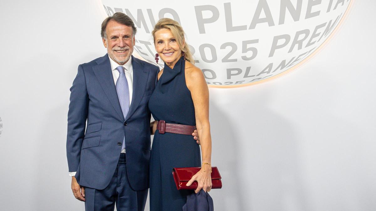 El presidente del grupo Planeta, José Creuheras, y su mujer Columna Martí.