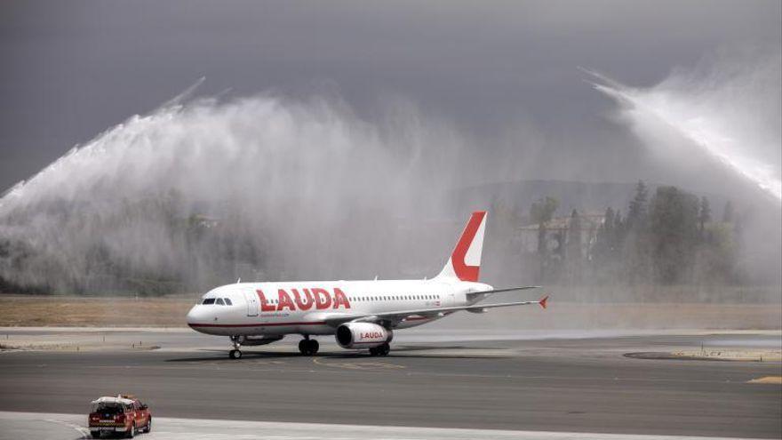 Ryanair fliegt mit Flugzeugen von Lauda durch Europa. Hier die &quot;Taufe&quot; eines Lauda-Flugzeugs in Palma.