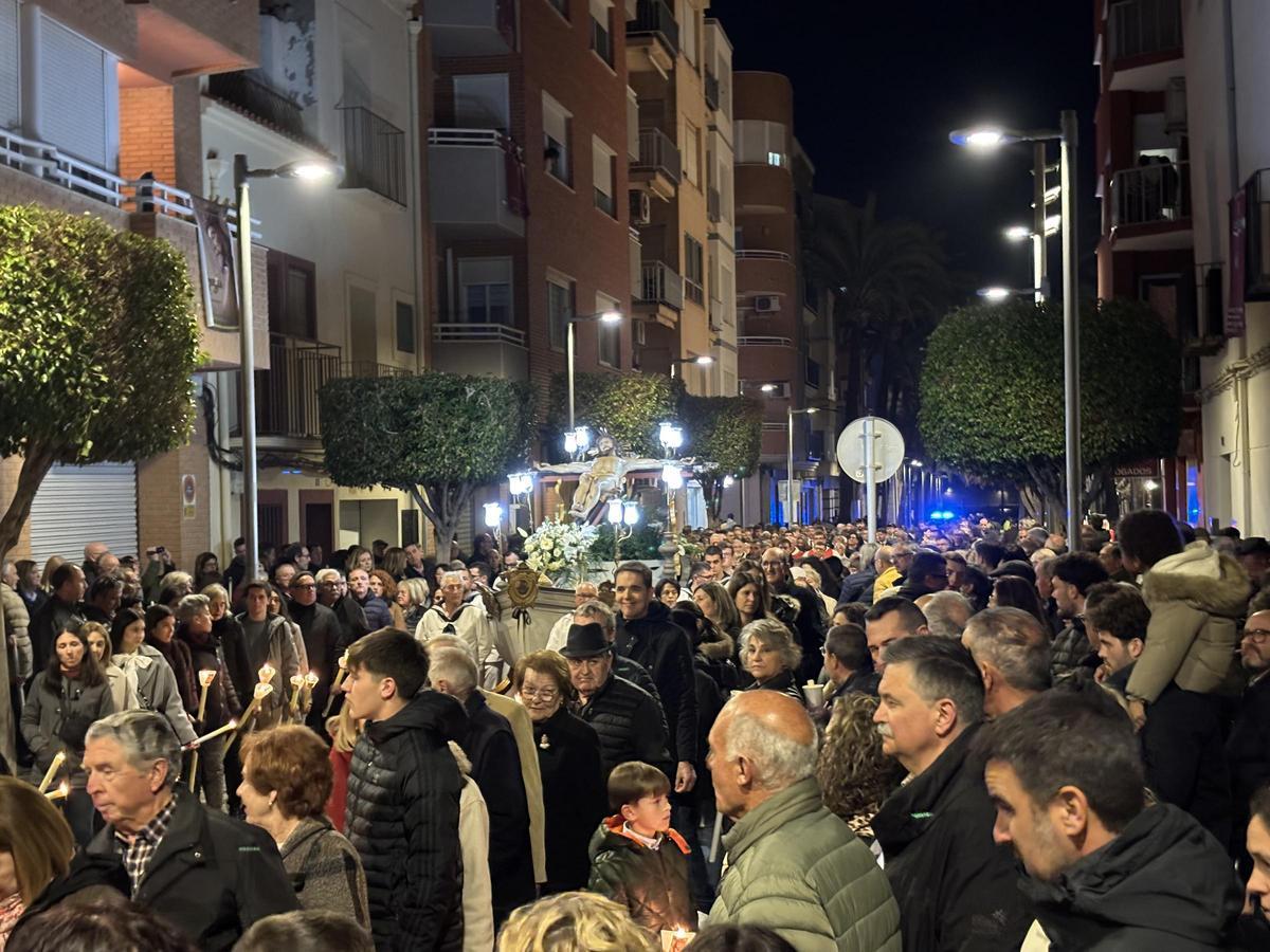 Las imágenes de la multitudinaria procesión de subida de la imagen del Santísimo Cristo del Mar de Benicarló