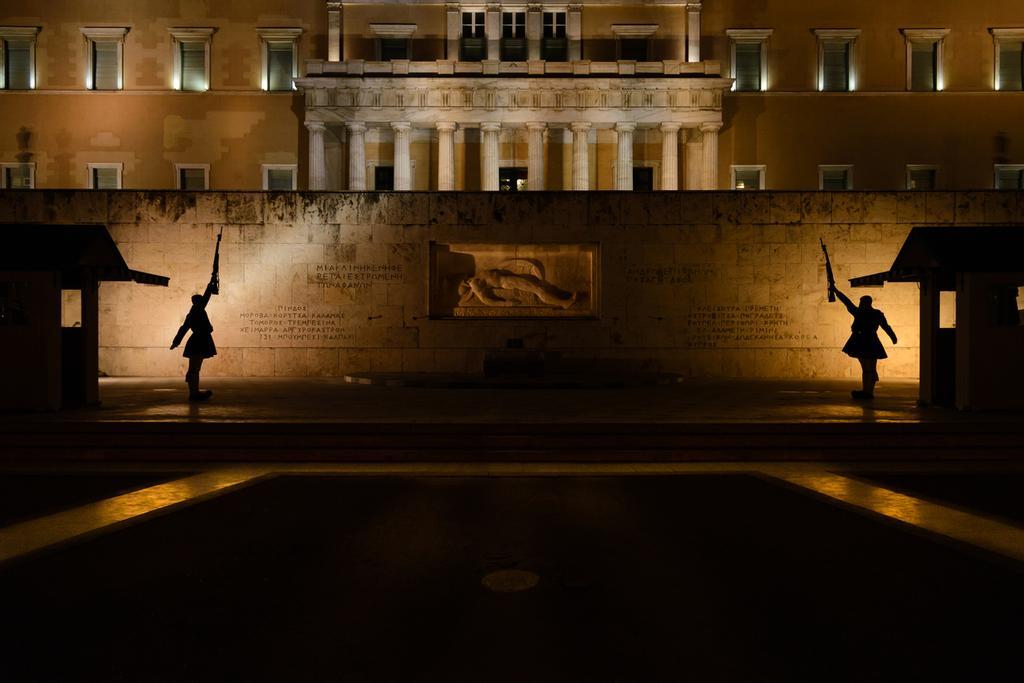 'Evzones' custodiando la tumba