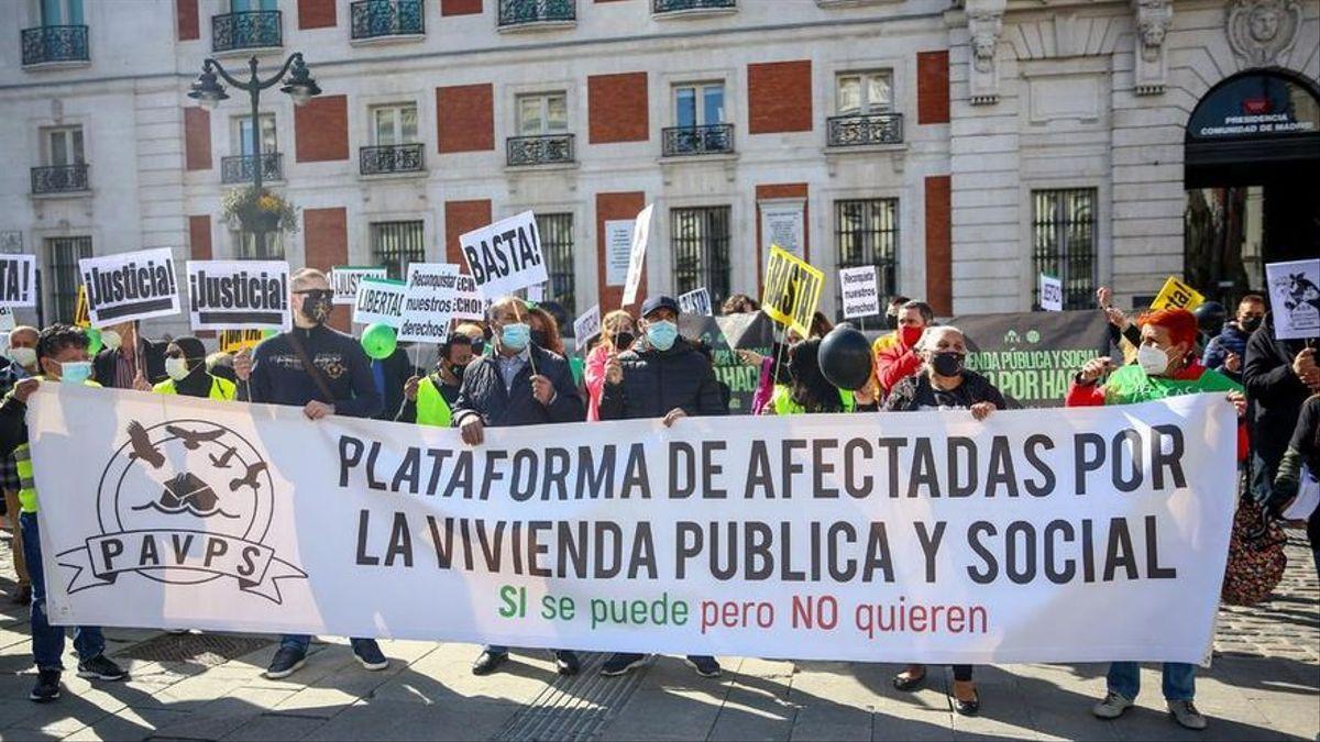 Los afectados por los fondos buitre protestan en la Puerta del Sol.