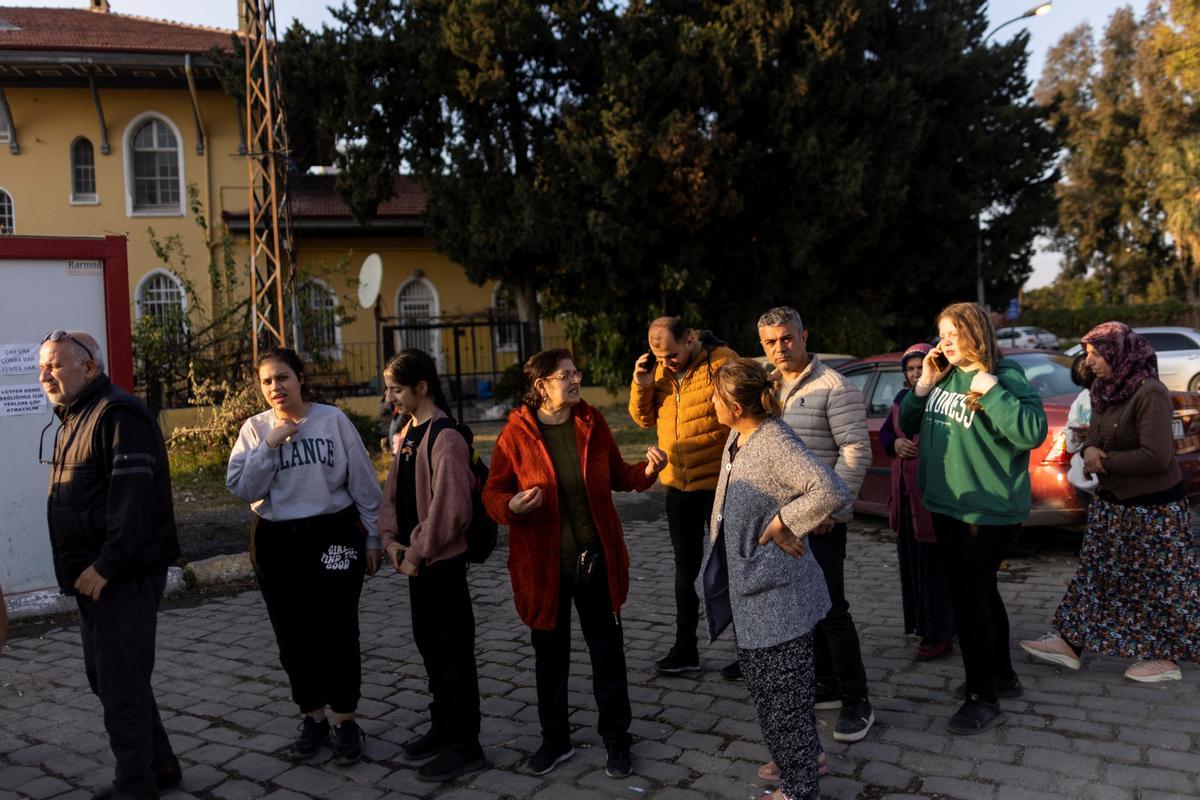 Vivir en un tren: la única salida de muchas familias tras el terremoto en Turquía