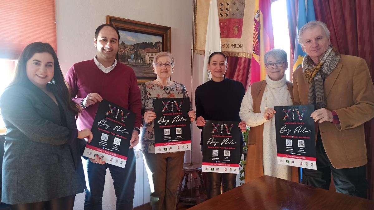 Carolina Fernández, David Álvarez, Carmen Arango, María Elvira Artime, María Luz García y Francisco Javier García, ayer, durante la presentación..