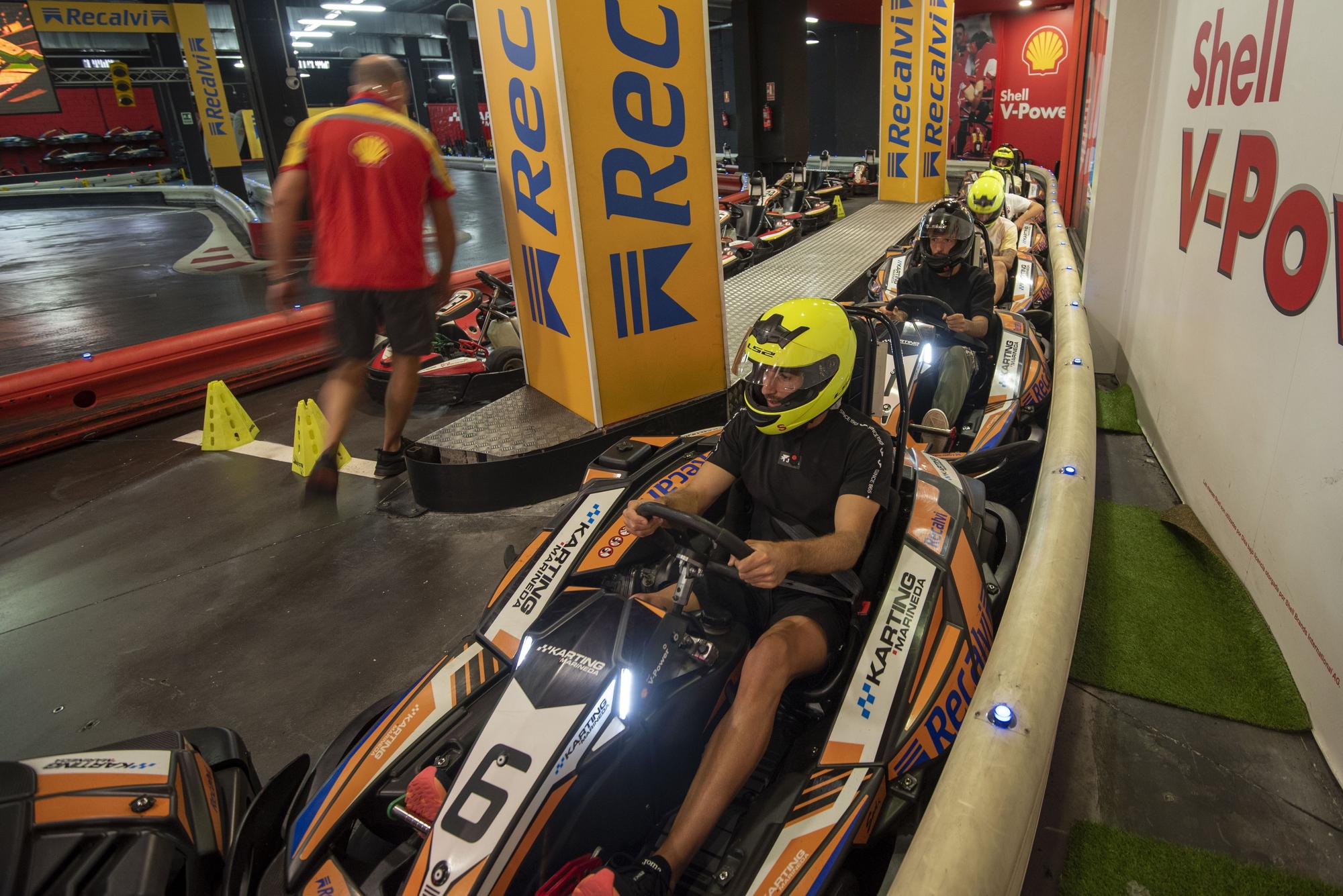 Los jugadores del Deportivo visitan el circuito de karting de Marineda City