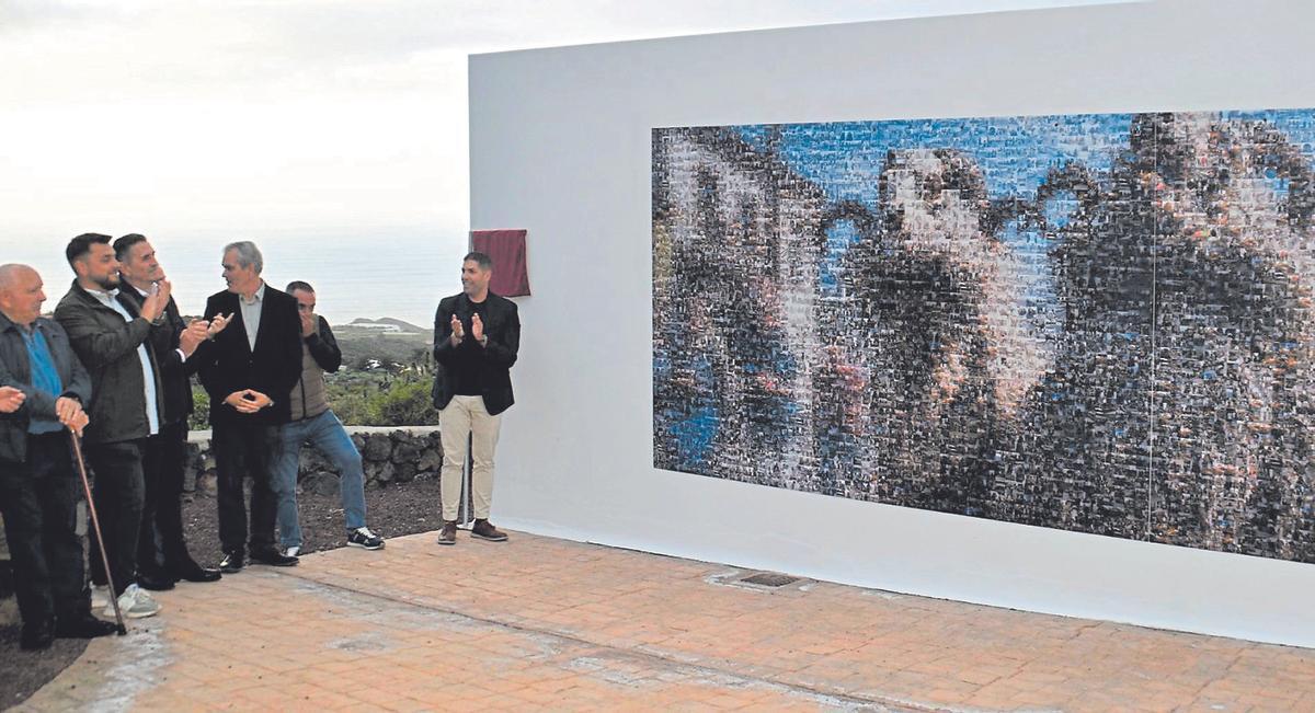 Un mural de 6x2 metros preside la fachada. Simula dos grandes carneros de lejos; de cerca se precisa una composición con 3.000 fotografías.