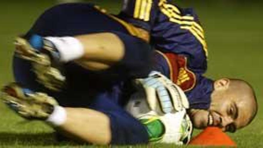 Víctor Valdés, entrenando en Recife.