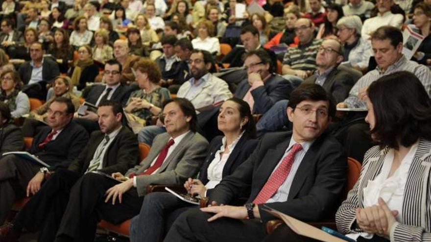 Manuel Arenilla, segundo por la derecha, ayer, en el Paraninfo de la Laboral.