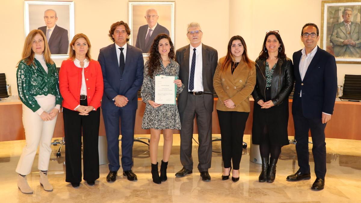 Una foto de la alumna, durante la entrega del galardón