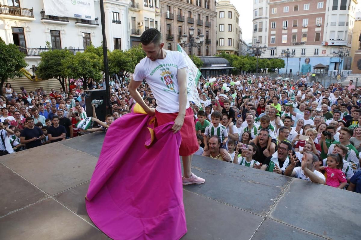 El Córdoba CF Futsal celebra el ascenso en Las Tendillas