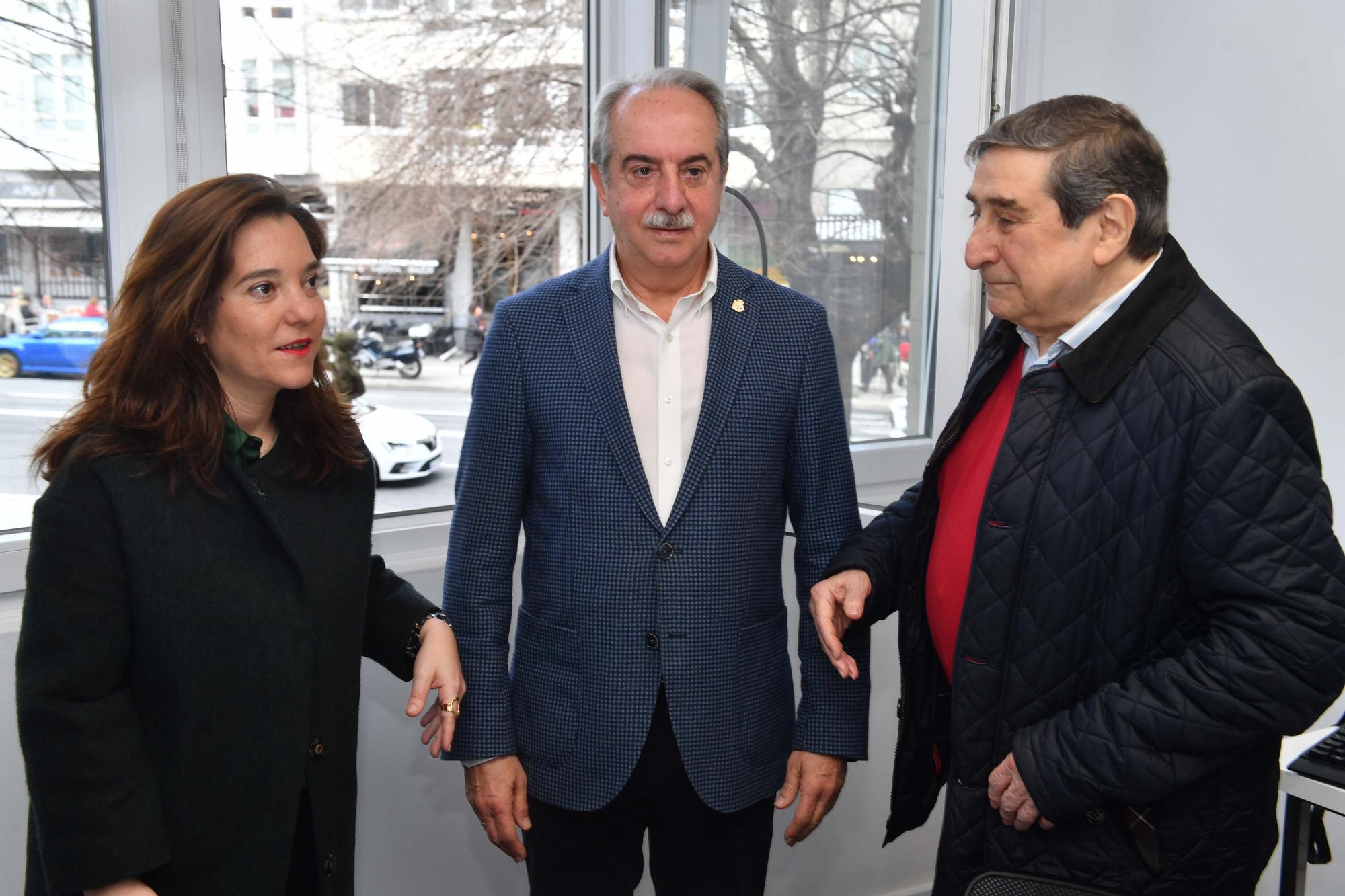 Inés Rey y Antonio Couceiro coinciden en la inauguración del nuevo de la Federación de Peñas Deportivistas en Riazor