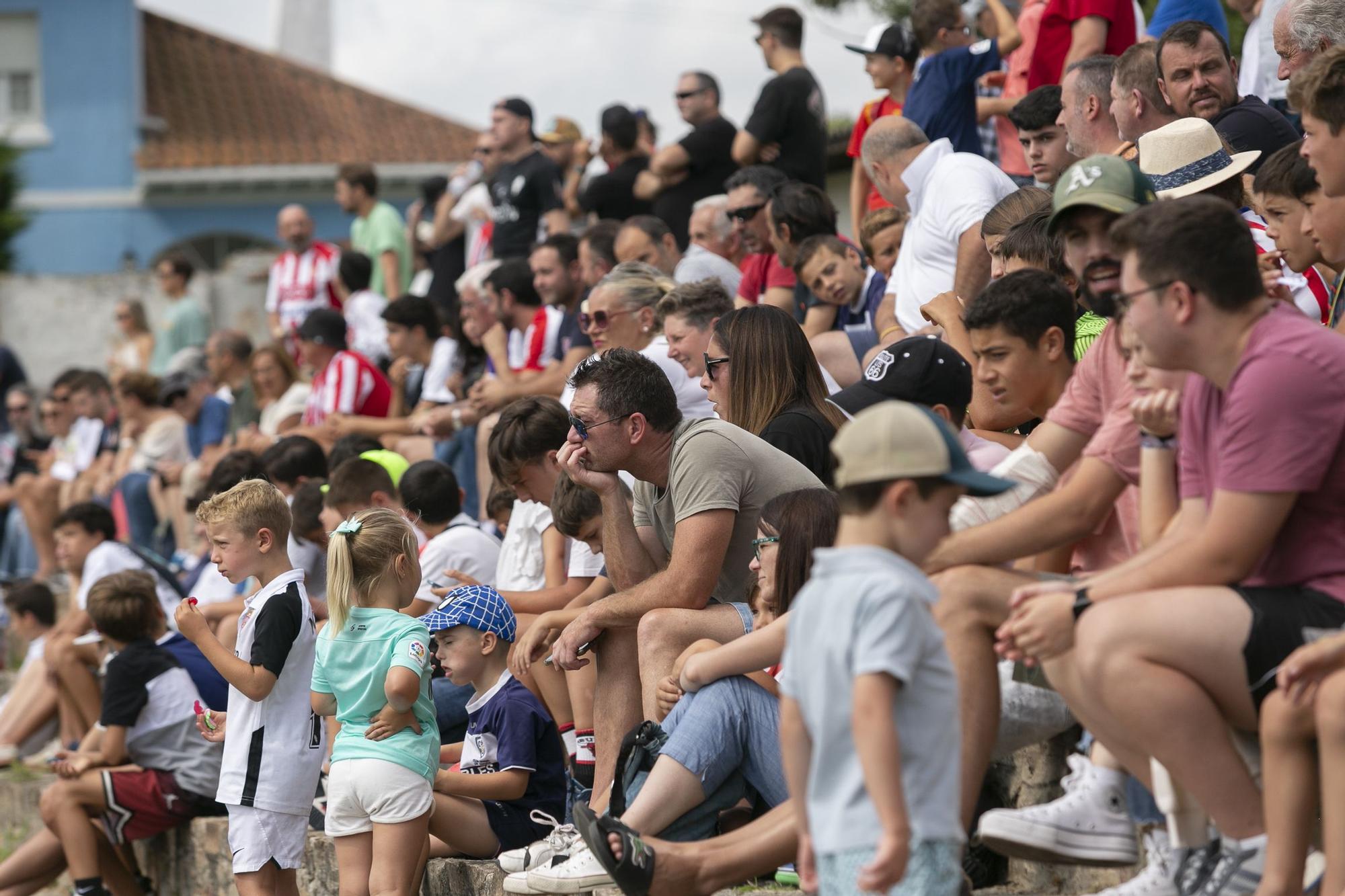 En imágenes: el Sporting vence en Miramar con un gol de Nacho Méndez