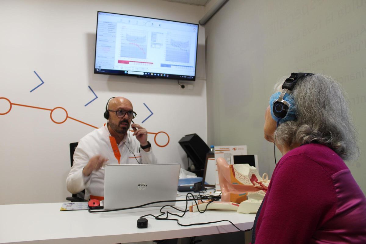 Descobreix la importancia de l'audiologia a Centre Òptic del Bages