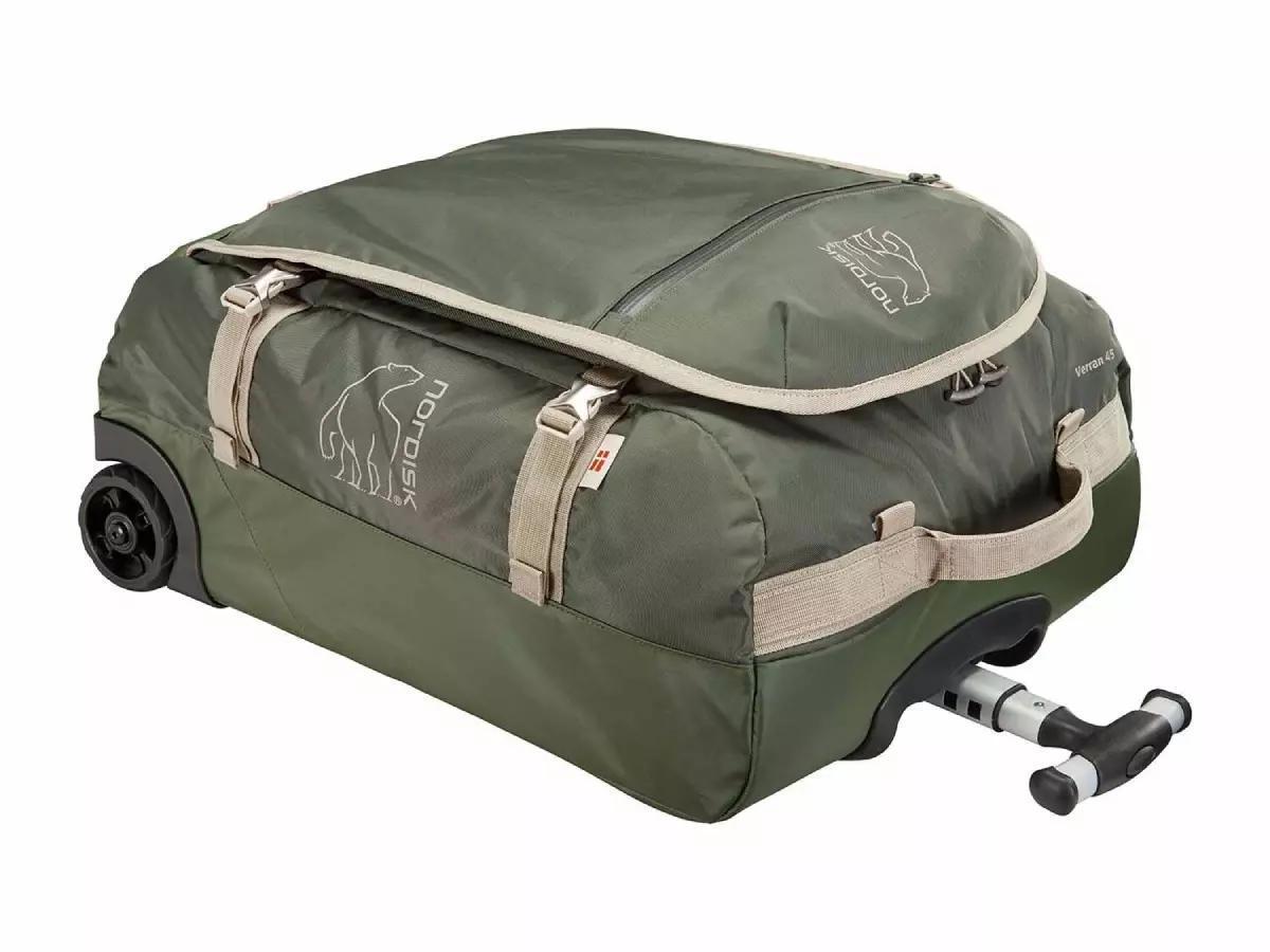 La maleta en color verde.