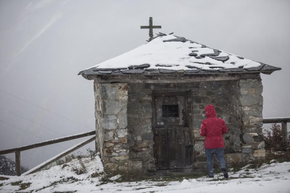 Las primeras nieves del otoño en Asturias