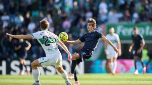 El Girona protagonitza una broma de mal gust i cau amb estrèpit contra l’Elx