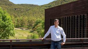 Antoni Trasobares, en el exterior del Centre de Ciència i Tecnologia Forestal de Catalunya, en Solsona.