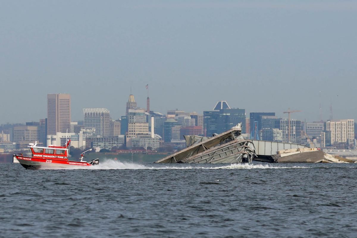 Un barco carguero  impacta contra el puente Francis Scott Key en Baltimore