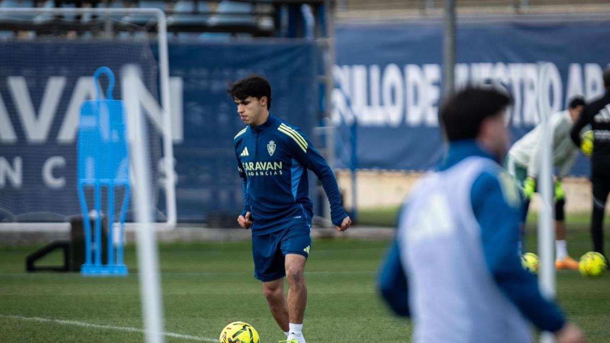Vídeo | Nueve jugadores al margen por lesiones y primer entrenamiento para Larios y Cumic