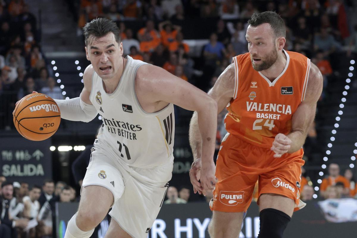Hezonja, en una acción del Valencia Baket - Real Madrid.