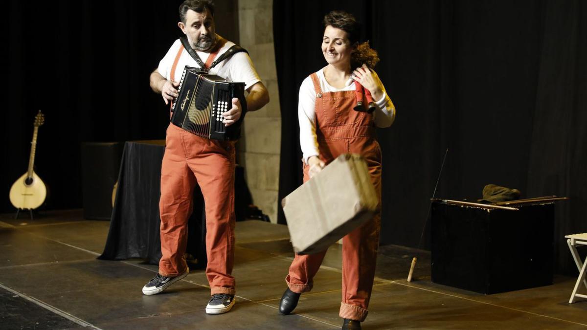 Olga Cuervo y David Varela, durante la representación en el Antiguo Instituto. | Marcos León