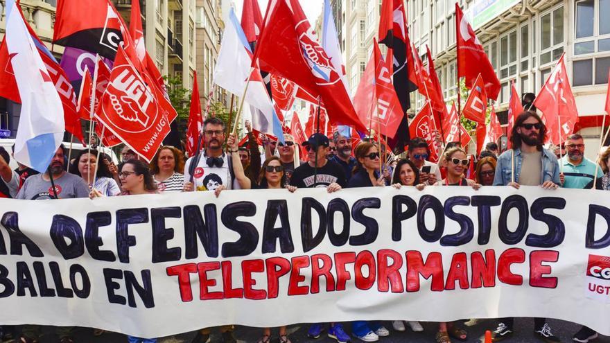 Empleados de Teleperformance se concentran para rechazar el ERE | CASTELEIRO/ROLLER AGENCIA
