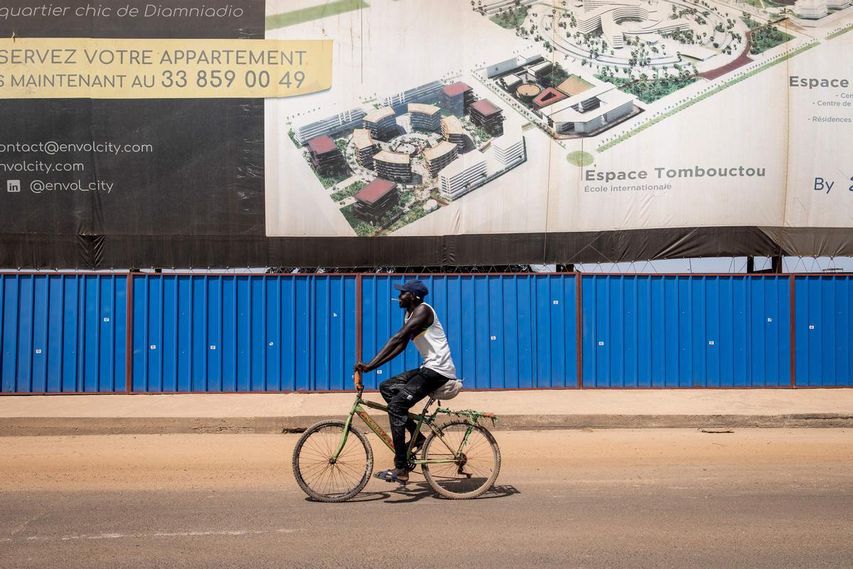 Estos son los trabajadores que construyen la nueva ciudad de Diamniadio (Senegal)