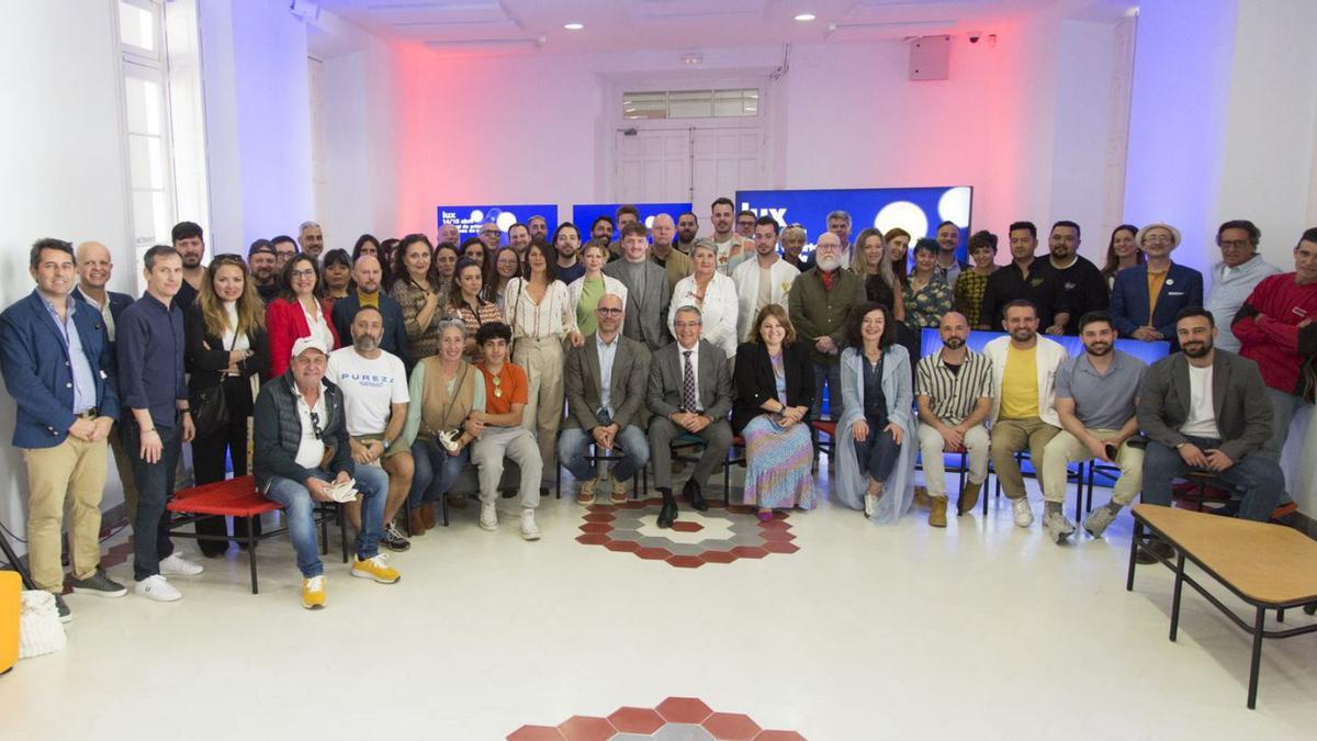 Autoridades, responsables de La Térmica y colaboradores del centro, ayer.