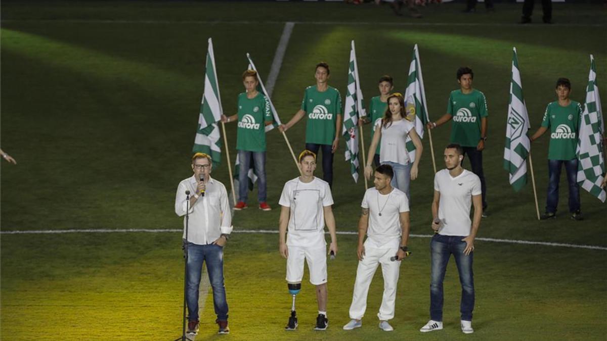 Ruschel, segundo por la derecha, en el homenaje que les brindaron