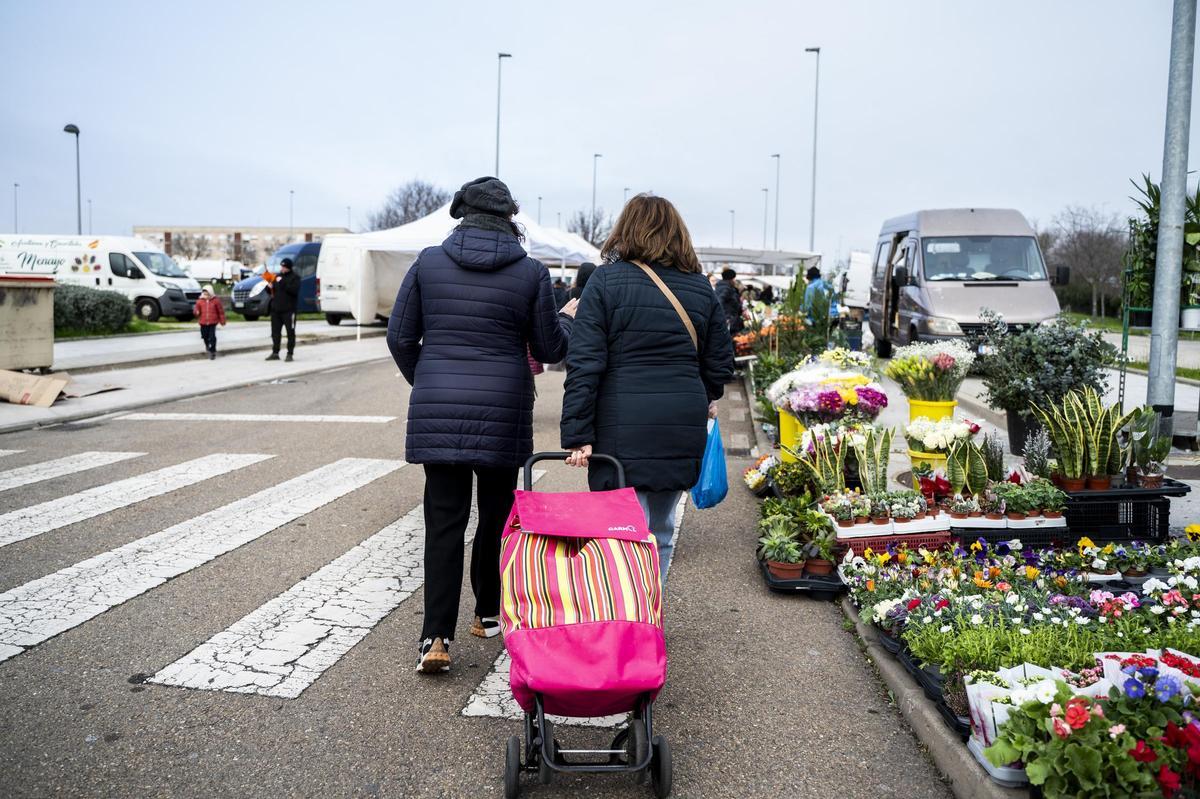 Los vendedores del mercado franco de Cáceres muestran su descontento ante la negativa municipal a celebrar dos jornadas extraordinarias Los vendedores del mercado franco de Cáceres muestran su descontento ante la negativa municipal a celebrar dos jornadas extraordinarias