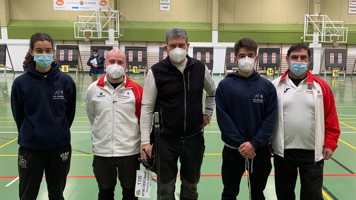 Imagen de la expedición de Arqueros Zamora al Campeonato Regional de Tiro con Arco en sala de Valladolid