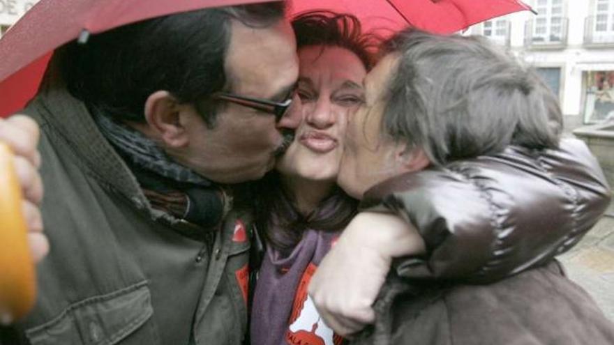 A Mesa reúne en una &#039;besada&#039; a los enamorados del gallego