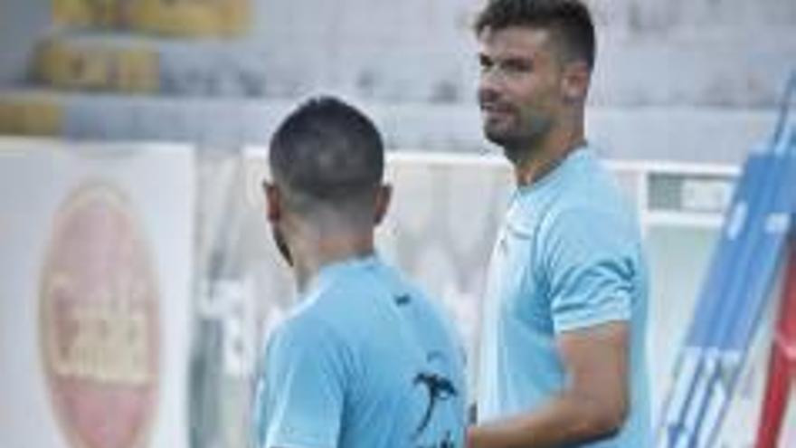 Mario Fuentes entrena con el grupo y está listo para reaparecer frente al Lleida