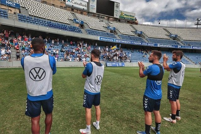 Entrenamiento del CD Tenerife a puerta abierta en el Heliodoro Rodríguez López