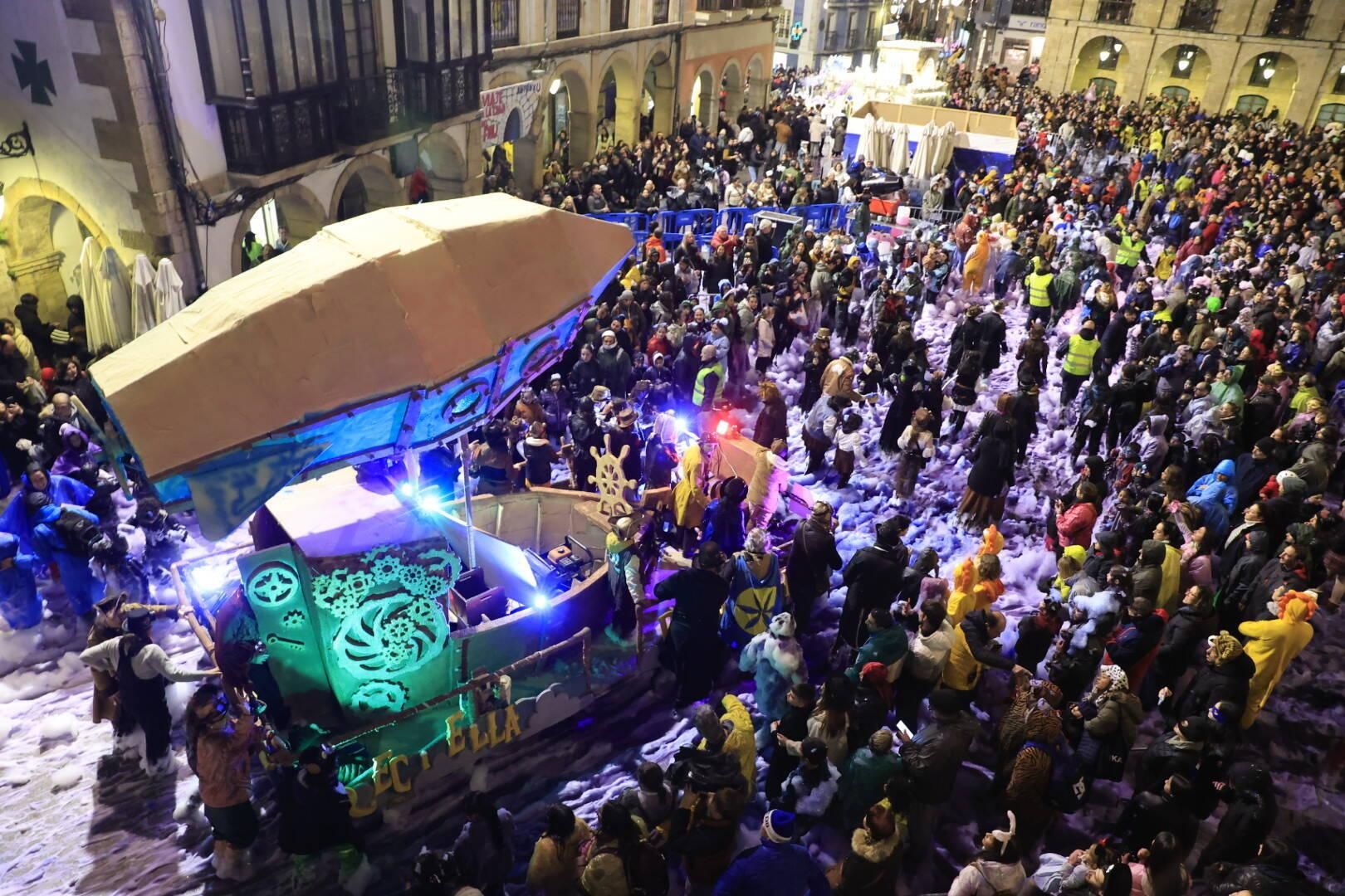 EN IMÁGENES: Así fue el espectacular 37.º Descenso de Galiana en el Antroxu de Avilés