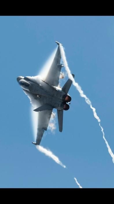 Los Yakolev 52, Aerosparx, Canadair, Patrulla Reva, F-16, Mirages Coteau Delta, F18 del Ejército del Aire español, Tigre, A-400 EA y la Patrulla Aspa, entre las aeronaves que estarán en el festival