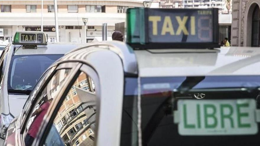 El Defensor del Pueblo investiga por qué 12 municipios de la Región de Murcia prohíben a personas con VIH ser taxistas