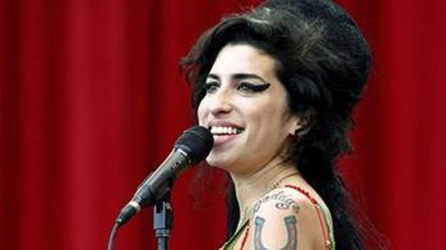 El vodka acabó con la vida de Amy Winehouse