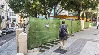 El Ayuntamiento de Alicante abrirá oficialmente al público dos plazas y una calle tras unas obras con más de cuatro meses de retrasos