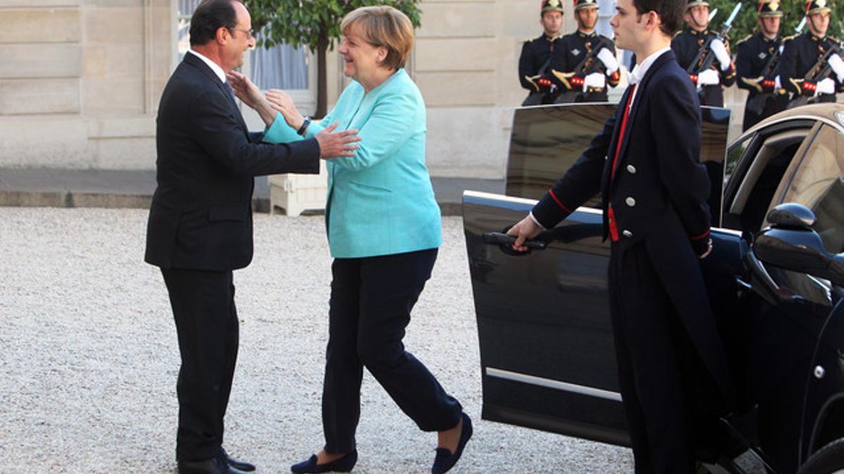 Europa tiende la mano a Grecia
