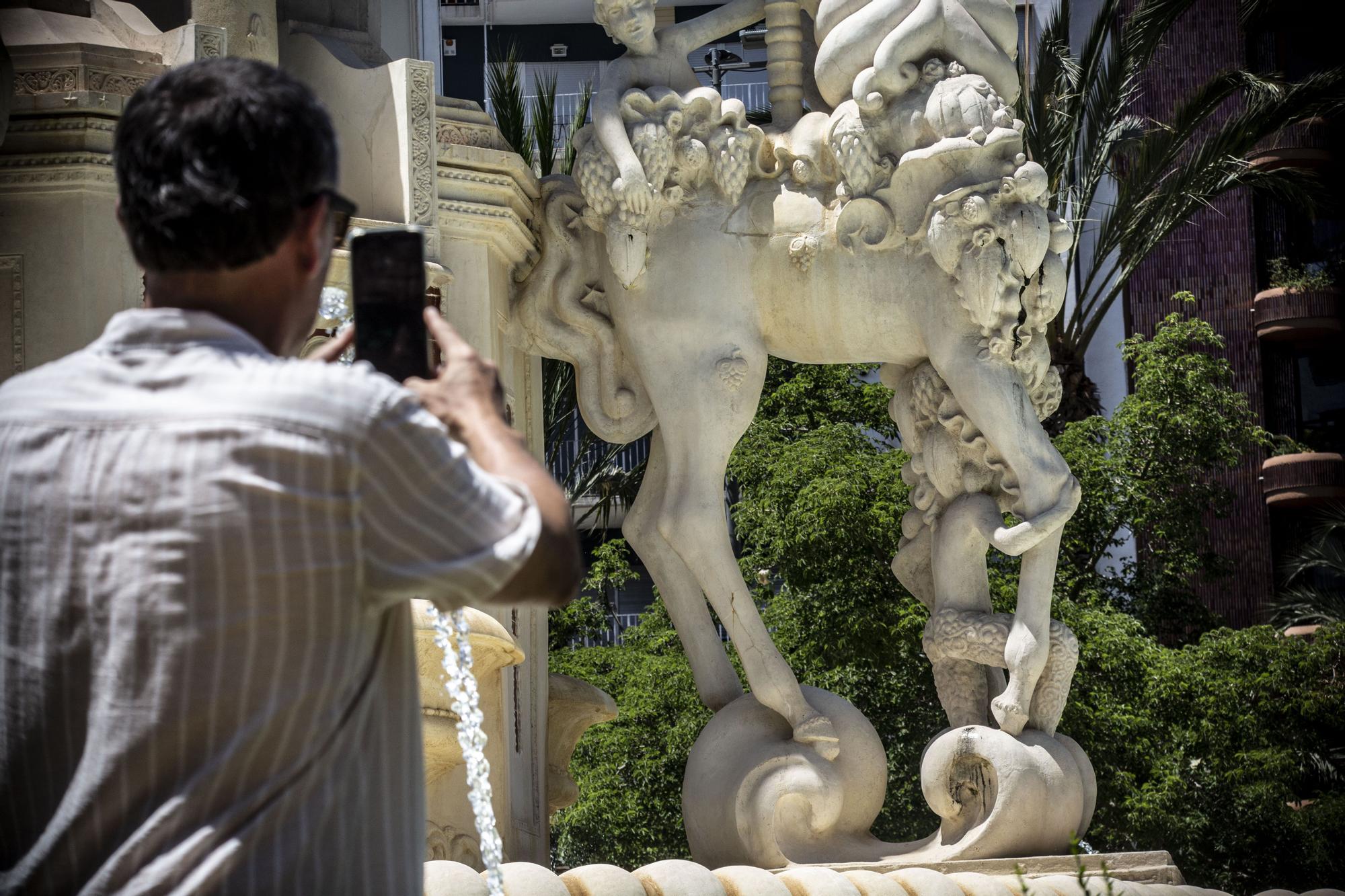 Aspecto de la fuente de Luceros siete meses después de su restauración