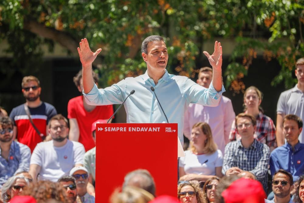 Sánchez pide en Palma el voto masivo al PSOE para que "el avance del 28A sea rotundo"