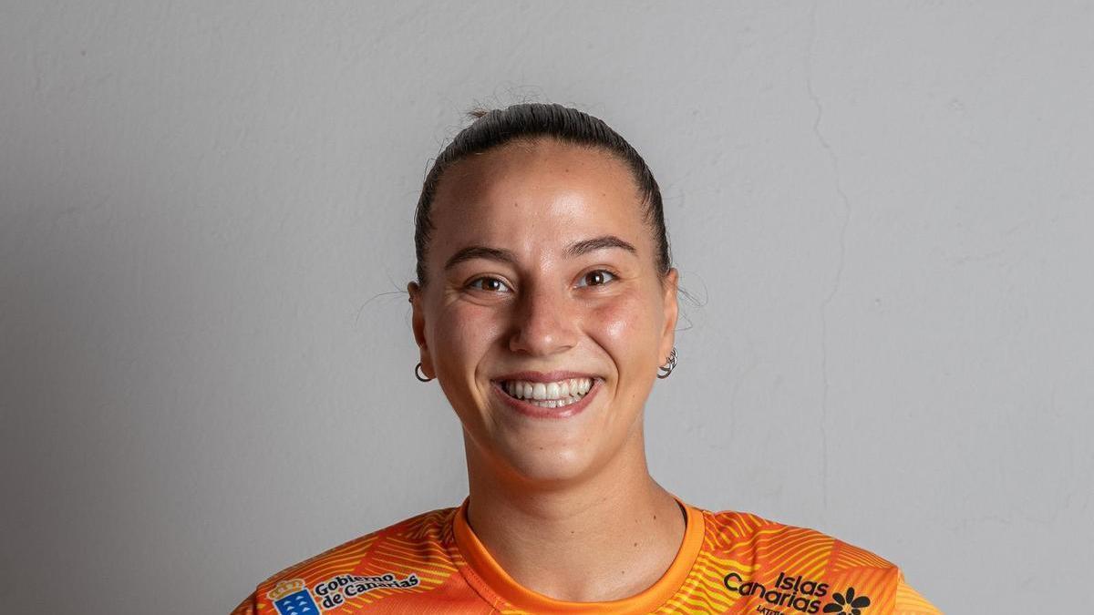 Alicia Robles, única jugadora murciana que juega en la máxima categoría del balonmano español