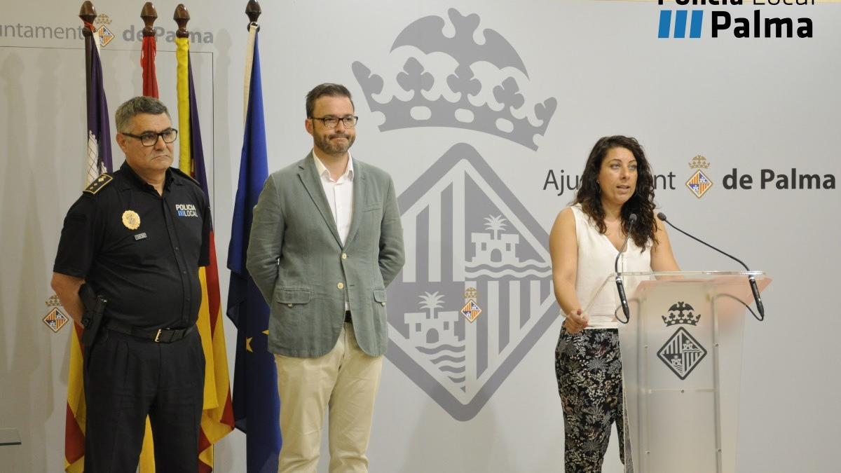 José Hila, Angélica Pastor y Josep Palouzié, en una rueda de prensa en 2017.