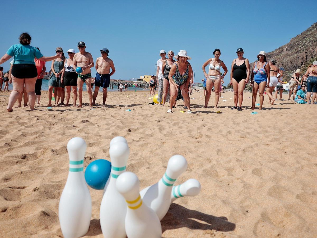 Olimpiadas Playeras en la playa de Las Teresitas por el Día de Los Abuelos y Abuelas Olimpiadas Playeras en la playa de Las Teresitas por el Día de Los Abuelos y Abuelas