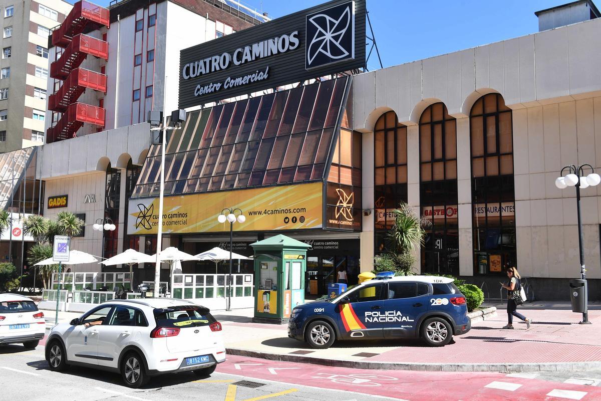 Fachada del centro comercial Cuatro Caminos