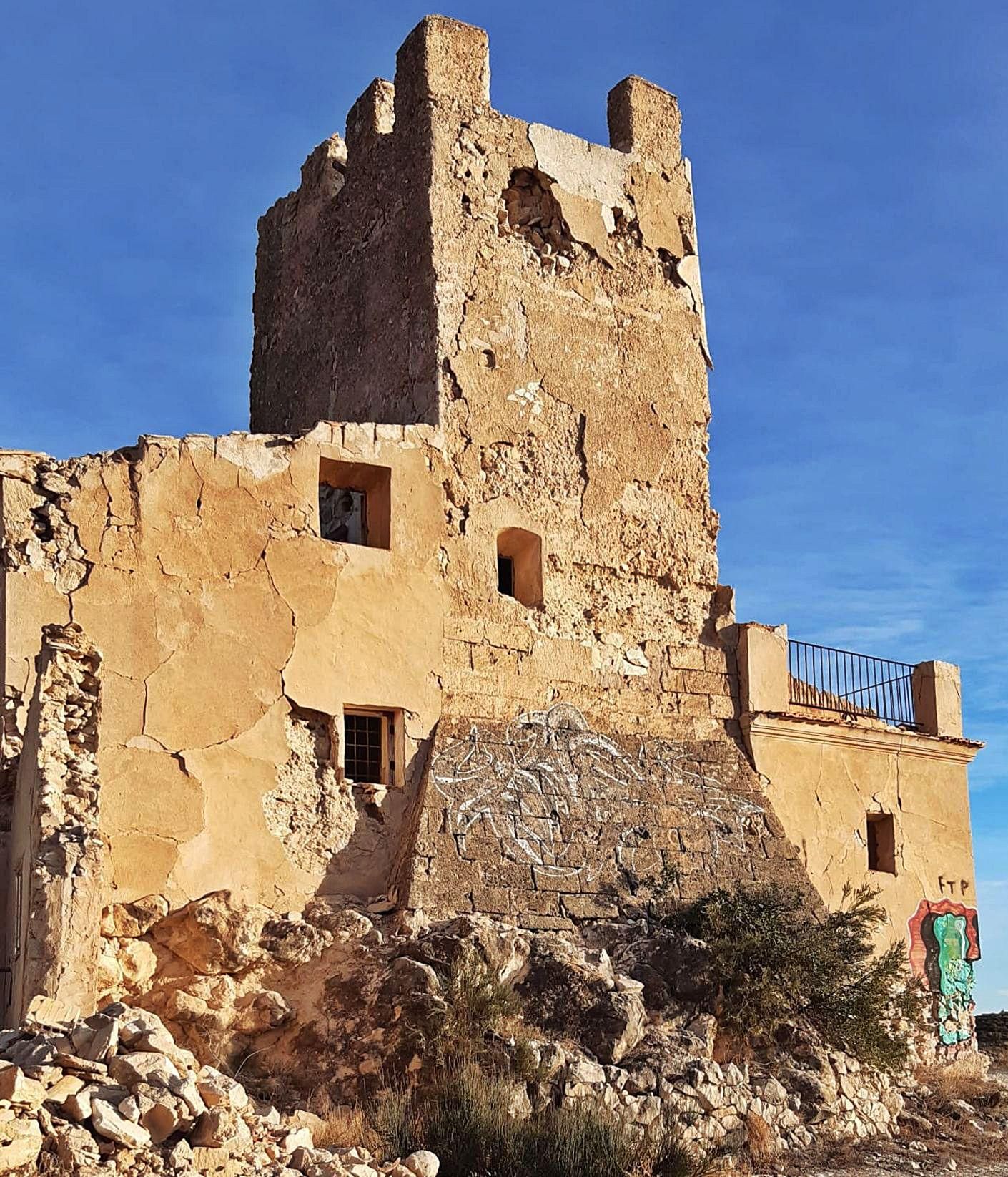 El deterioro de la Torre de Cabrafich es evidente. | INFORMACIÓN