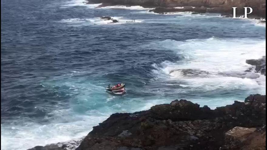 Una patera llega a la costa de Gáldadr