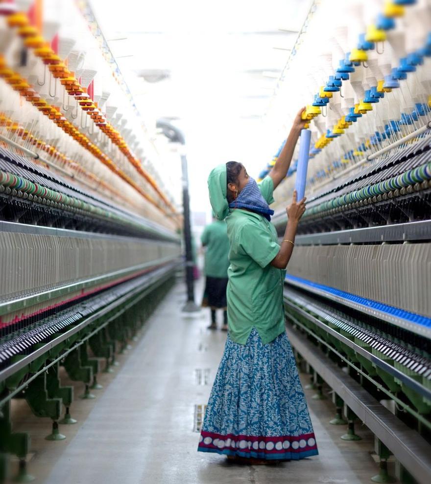 La vida de unas bragas y quienes las fabrican: un documental muestra el lado oscuro de la industria textil