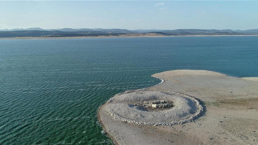 El dolmen de Guadalperal, desde las alturas