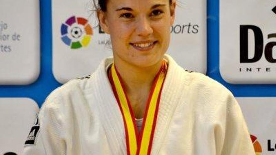 Carla Ubasart amb la medalla de plata aconseguida en el darrer campionat d&#039;Espanya de Pinto